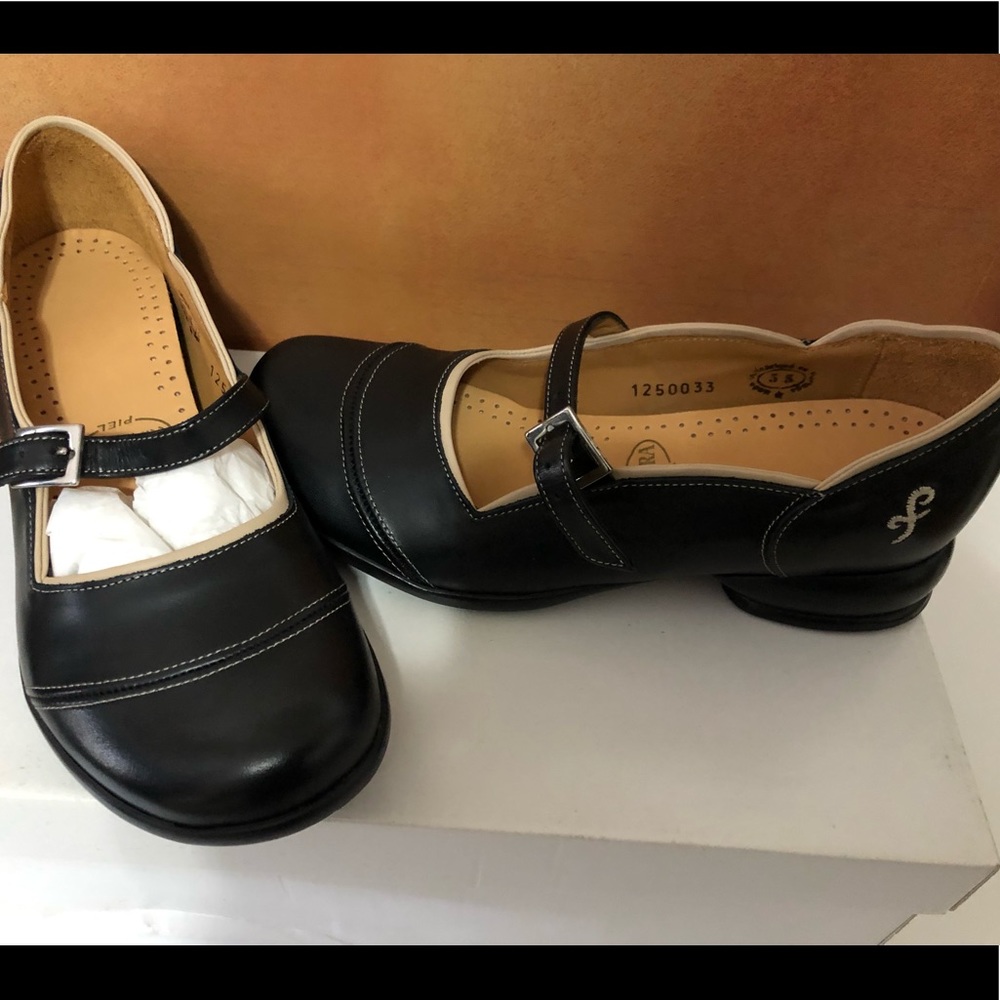 Women shoes NWOT